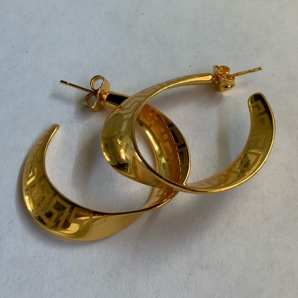 Earrings - Picture 1 of 5
